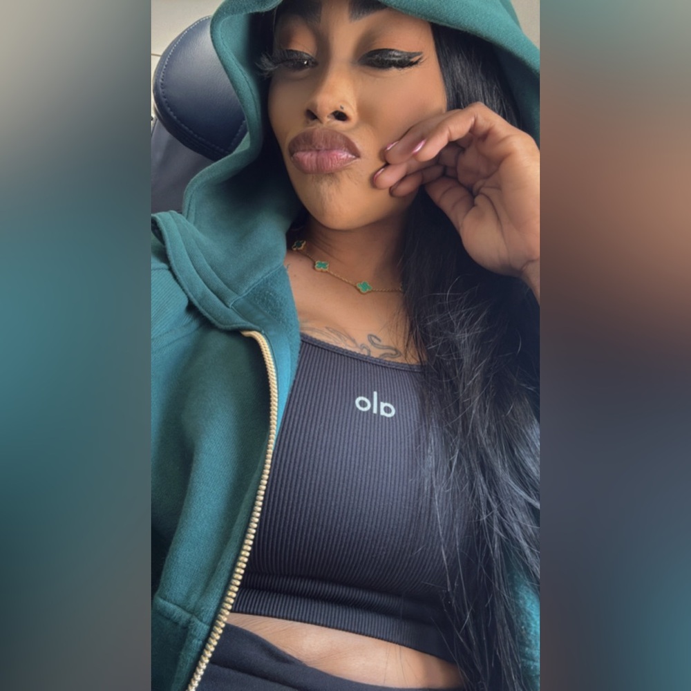 Meet your Posher, Tavia